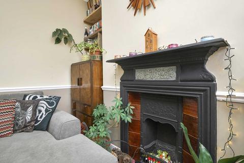 142 Blyth Road, London, E17 8HT