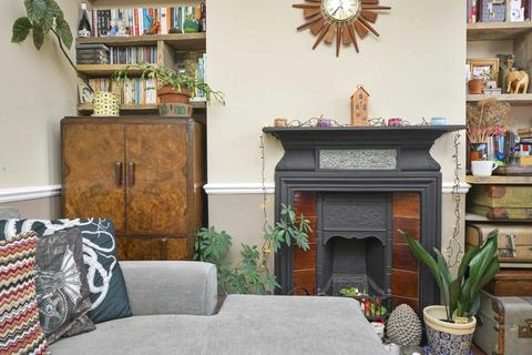 142 Blyth Road, London, E17 8HT