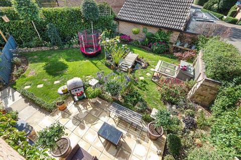29 Anscomb Way, Woodford Halse, Daventry, NN11 3SR