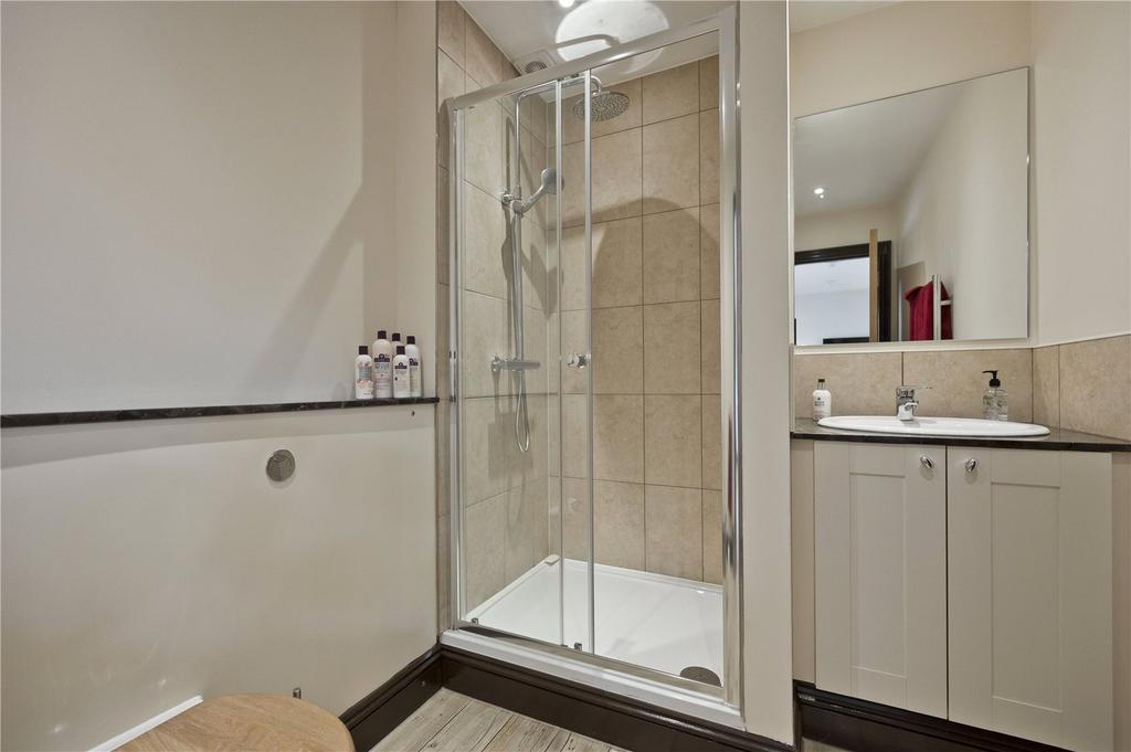 Arena Shower Room
