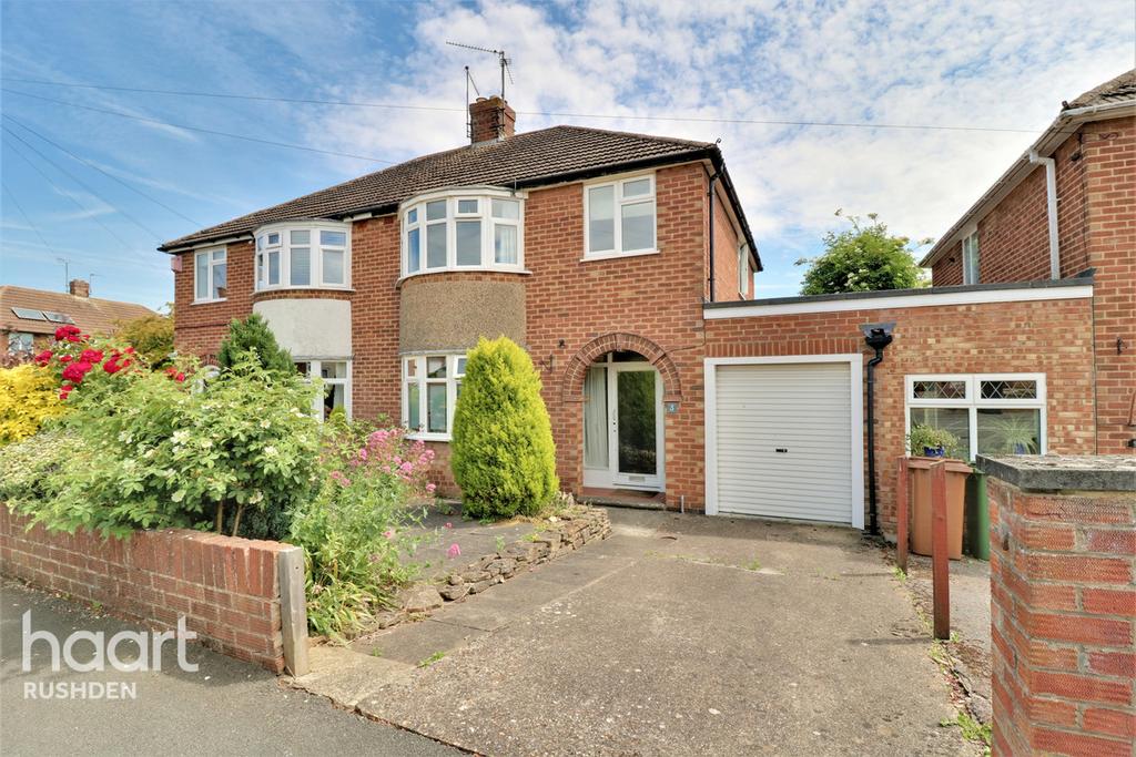 Fourth Avenue, Wellingborough 3 bed semidetached house £300,000