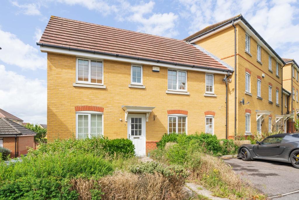 Maple Rise, Whiteley, Hampshire, PO15 3 bed end of terrace house £320,000