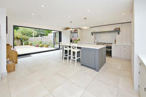 5 bedroom semi-detached house to rent, Grange Lane, Letchmore Heath, Watford, Hertfordshire, WD25
