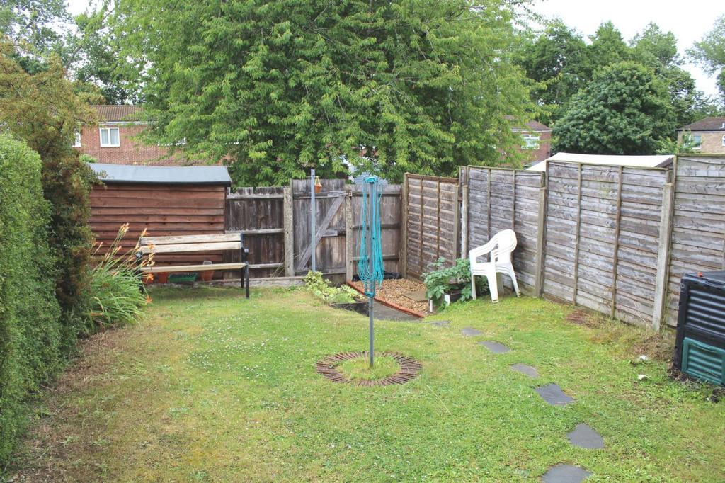 Montague Crescent, Ryehill, Northampton NN5 7RQ 2 bed end of terrace