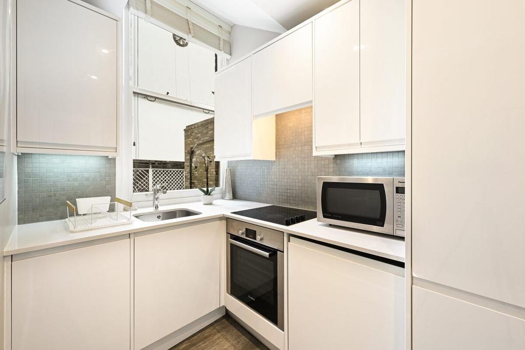 Ralston Street Chelsea SW3 1 bed apartment £2,990 pcm (£690 pw)