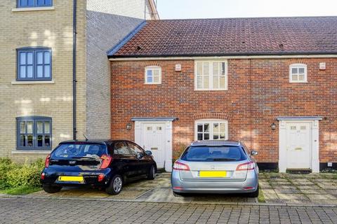 3 bedroom terraced house to rent, New Mills Yard, Norwich