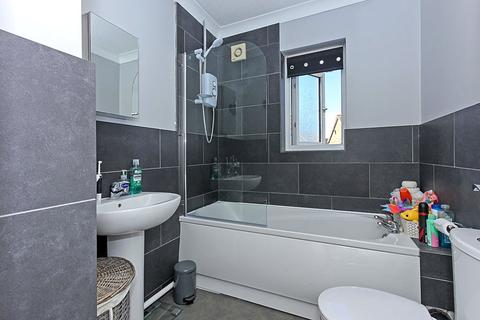 8 Yeates Drive, Kemsley, Sittingbourne, ME10 2UH