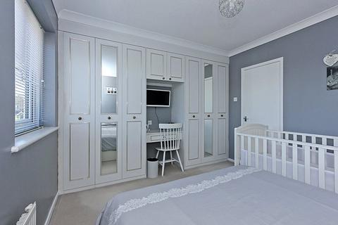 8 Yeates Drive, Kemsley, Sittingbourne, ME10 2UH