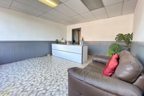 10 Meadow Head, Sheffield, S8 7UD