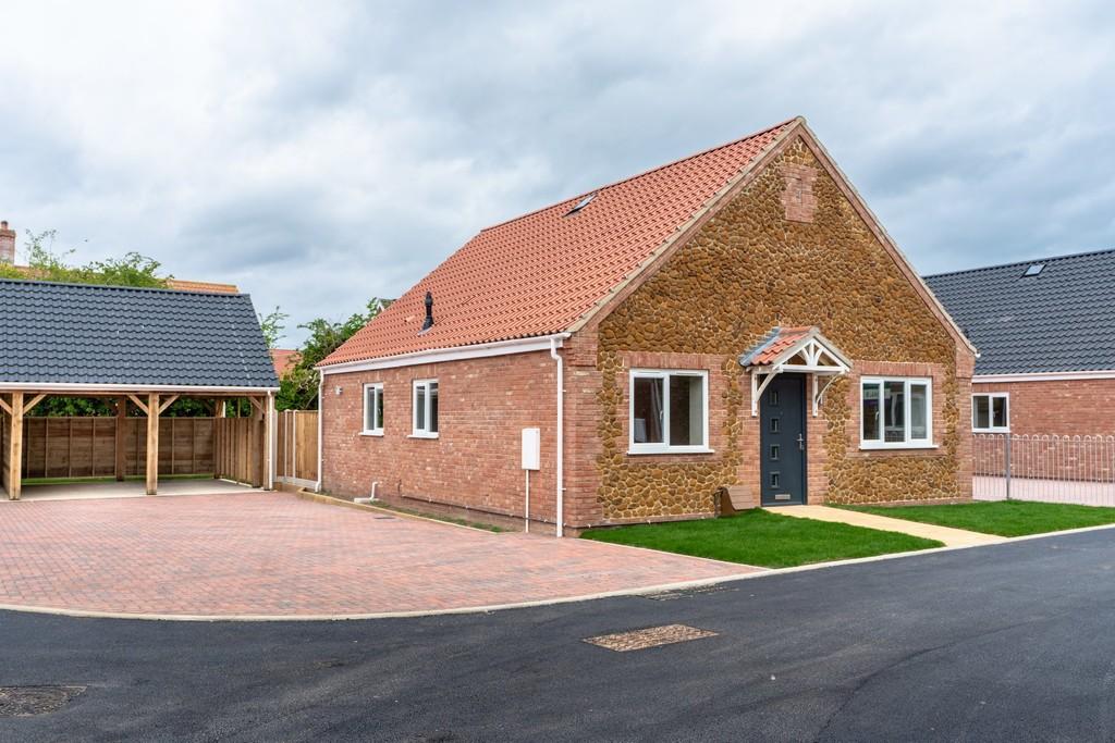 3 bed detached bungalow for sale £370,000