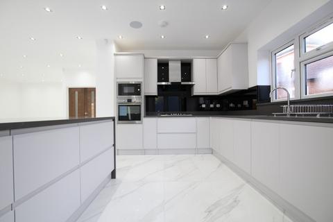 6 bedroom semi-detached house to rent, Saddlescombe Way, London