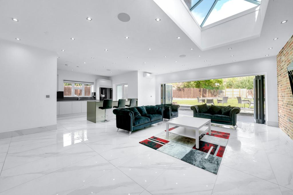 Open-Plan Kitchen/Lounge