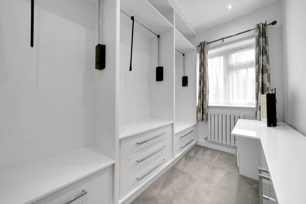 Walk-In Wardrobe