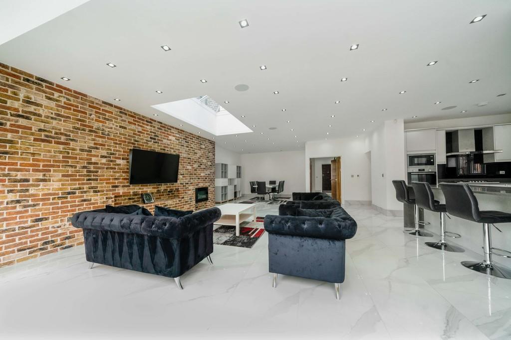 Open-Plan Kitchen/Lounge