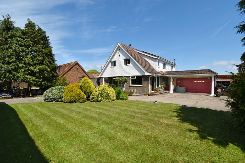 East Halton Road, North Killingholme DN40 3JU 4 bed detached house for