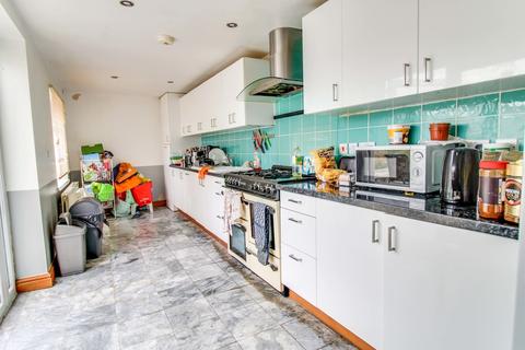 63 Sutton Park, Blunsdon, Swindon, SN26 7BA