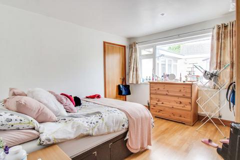 63 Sutton Park, Blunsdon, Swindon, SN26 7BA