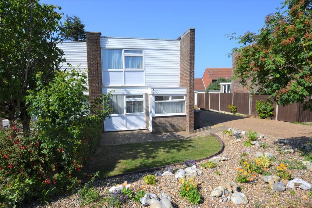 Beech Avenue, Sheringham 2 bed end of terrace house £795 pcm (£183 pw)