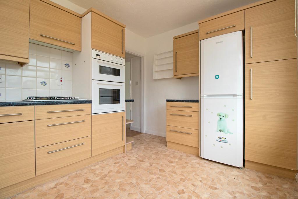 Boundstone Lane, Lancing 2 bed semidetached bungalow £1,300 pcm (£300 pw)