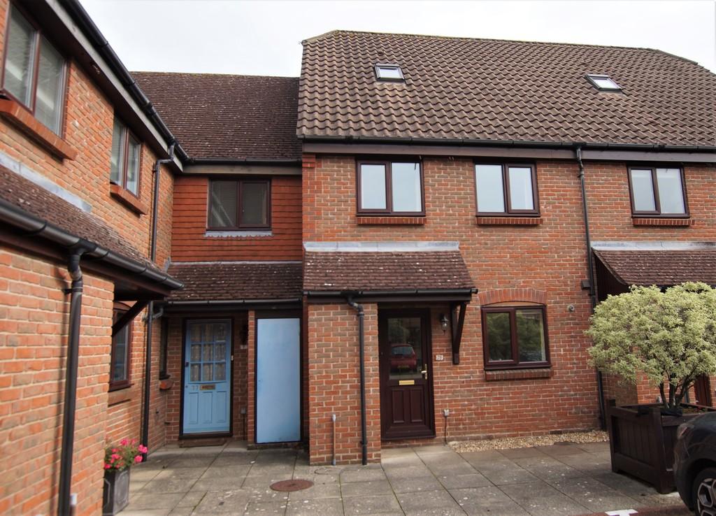 Walk, Chichester 3 bed end of terrace house £1,450 pcm (£