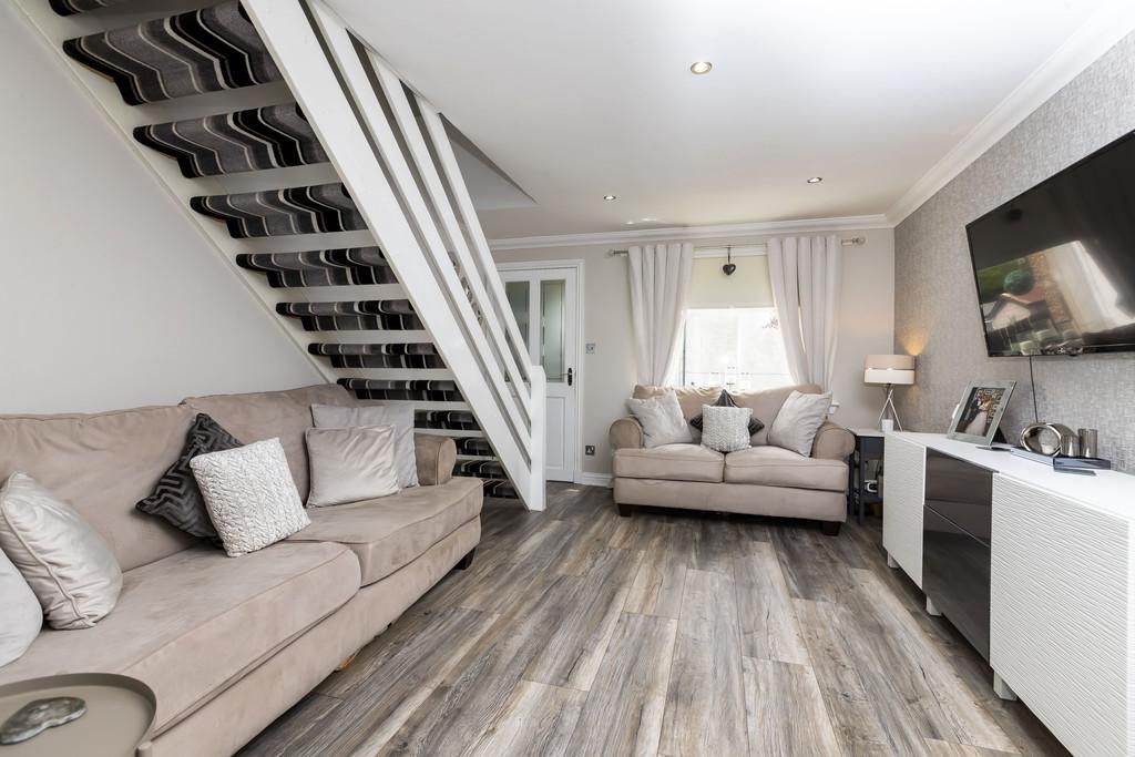 Morrison Drive, Lennoxtown, Glasgow 2 bed terraced house £125,000