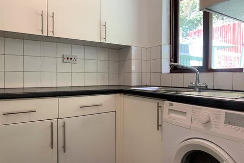 2 bedroom terraced house to rent - Camille Close, London