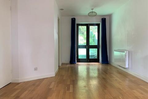 2 bedroom terraced house to rent, Camille Close, London