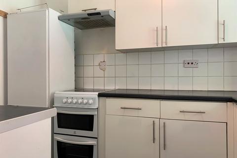 2 bedroom terraced house to rent, Camille Close, London