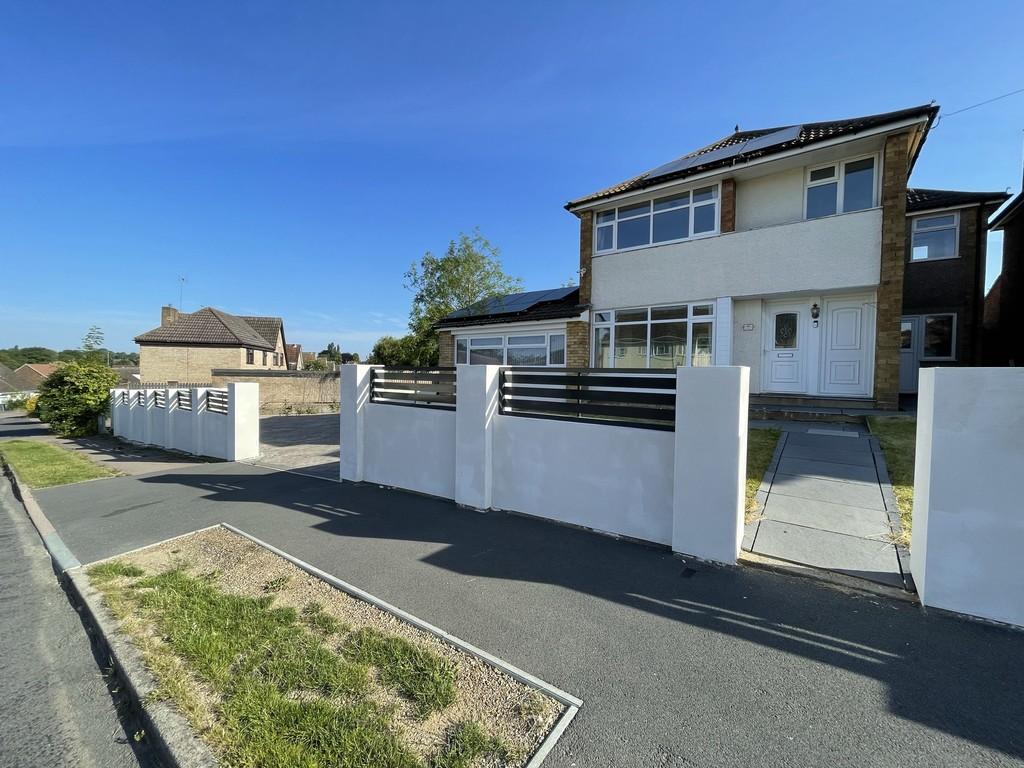 The Slade, Daventry, NN11 4HH 4 bed detached house £350,000