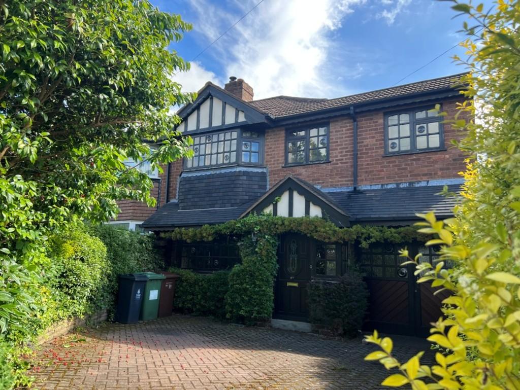 Chapel Avenue, Brownhills 4 bed semidetached house £165,000