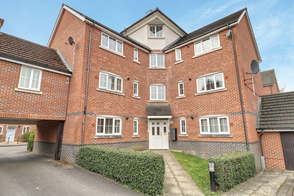 Elvetham Rise, Chinehm, Basingstoke... 2 bed flat £995 pcm (£230 pw)
