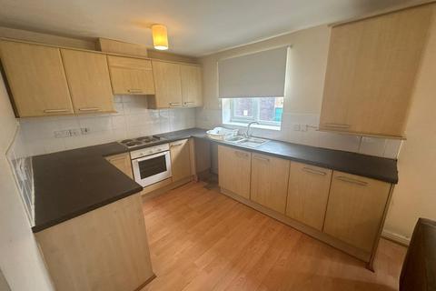 2 bedroom flat to rent, Montonfields Road, Eccles, Manchester, M30