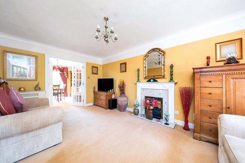 13 Appleton Drive, Dartford, DA2 7EN