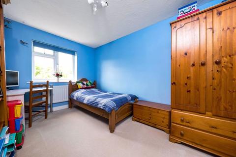 13 Appleton Drive, Dartford, DA2 7EN
