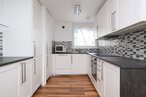 2 bedroom apartment to rent, Manor Court, Weybridge