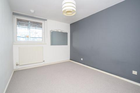 2 bedroom apartment to rent, Manor Court, Weybridge