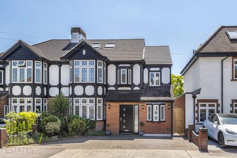 12 Beaumont Close, Romford, RM2 6LJ