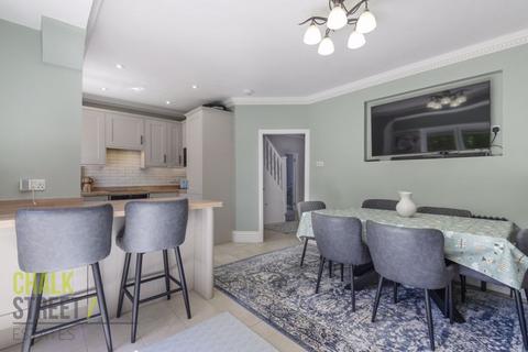 12 Beaumont Close, Romford, RM2 6LJ