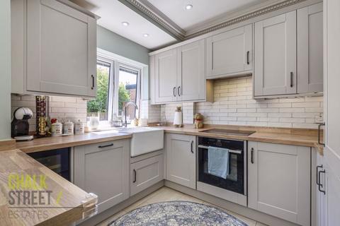 12 Beaumont Close, Romford, RM2 6LJ