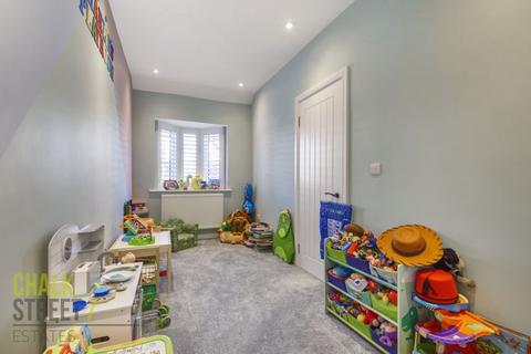 12 Beaumont Close, Romford, RM2 6LJ