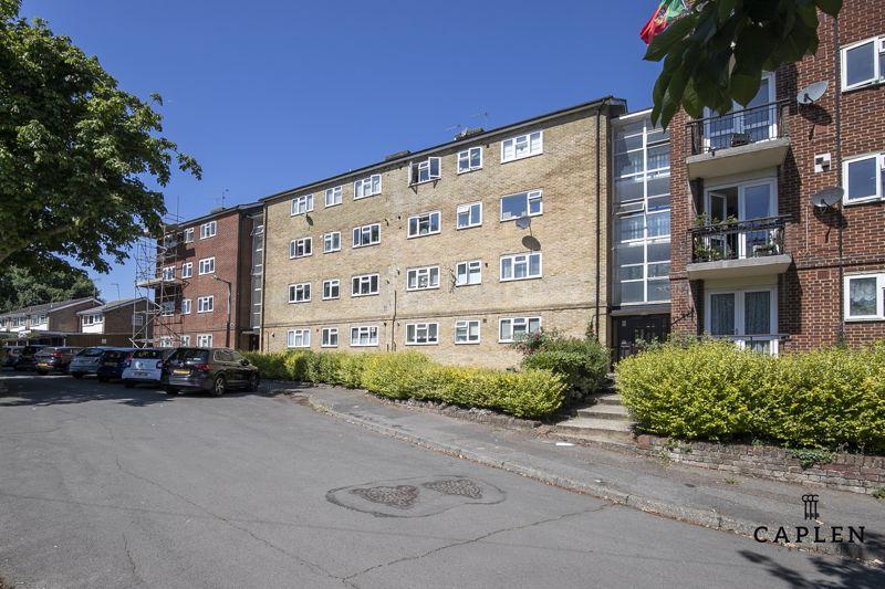 St John's Court, Gladstone Road, Buckhurst Hill 2 bed apartment £