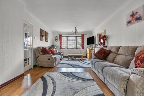 4 bedroom detached house for sale, Boleyn Close, Staines-upon-Thames, TW18