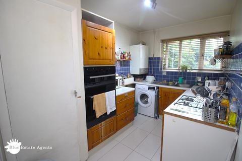 18, Sonia Court Sonia Gardens, Hounslow, TW5 0LY