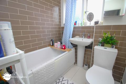 18, Sonia Court Sonia Gardens, Hounslow, TW5 0LY