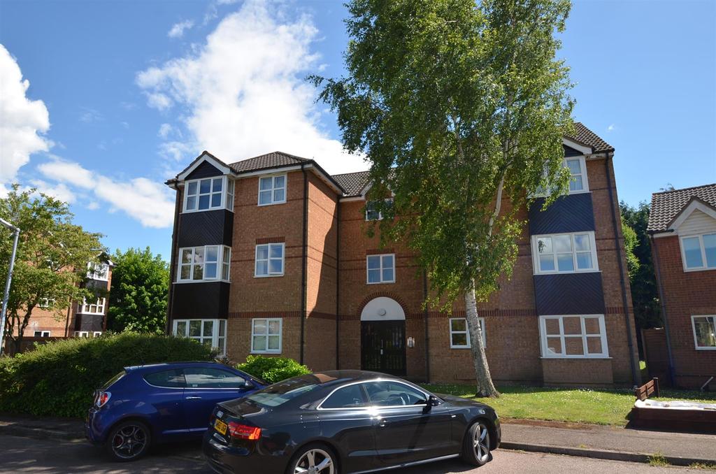 Elgar Drive, Shefford, Beds 2 bed flat to rent £800 pcm (£185 pw)