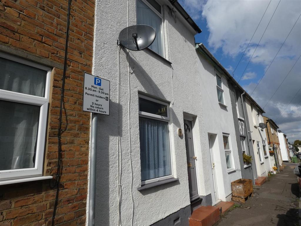 St. Johns Road, Faversham 2 bed house £950 pcm (£219 pw)