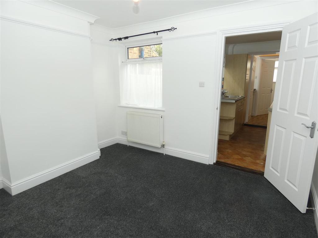 St. Johns Road, Faversham 2 bed house £950 pcm (£219 pw)