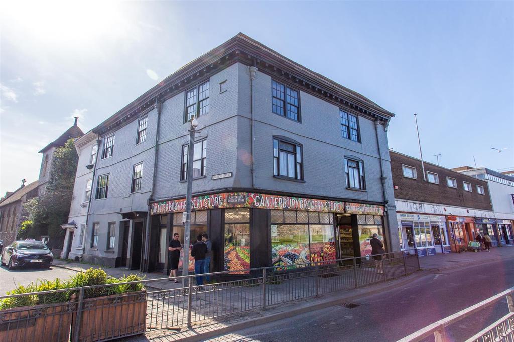 Lower Bridge Street, Canterbury 2 bed flat £1,100 pcm (£254 pw)