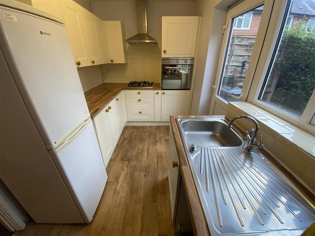 Lawton Moor Road, Manchester 3 bed semidetached house £995 pcm (£230 pw)