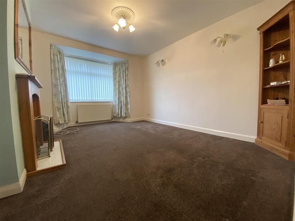 Lawton Moor Road, Manchester 3 bed semidetached house £995 pcm (£230 pw)
